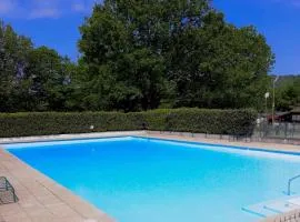 Charmant Bungalow avec piscine et emplacement voiture