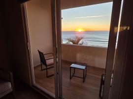 Dmytri's Original La Fonda Restaurant & Hotel, hotel di La Fonda