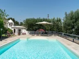 Trullo Nora with private pool near Alberobello