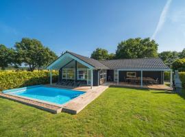 Ferienhaus mit Pool und Sauna am Duemmer See, хотел в Dümmer