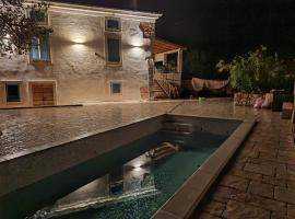 Villa Mare - Island Krk, traditional Stone house with pool, Hotel in Kras
