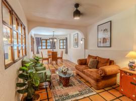 Casa Hidalgo Hideaway، فندق في تشابالا