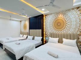 Hotel Om Mangalam Palace, hotel di Godarpura