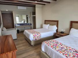 Dmytri's Original La Fonda Restaurant & Hotel, hotel sa La Fonda