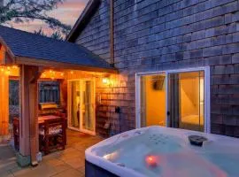 Tides Timber by AvantStay Lakeside Retreat Hot Tub Kayaks Paddleboard Bikes Near Beach
