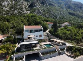 Villa Ataraxia - 3 independent units villa, хотел в Доброта