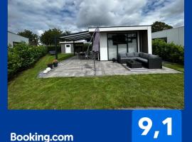 Ferienhaus / Chalet / Bungalow am See, Holland, Niederlande, Lathum، فندق في Lathum