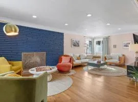 Luxury Retreat-King Bed-Finished Basement-Backyard