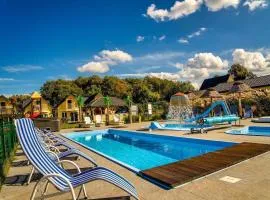 Single-story holiday home, pool, jacuzzi