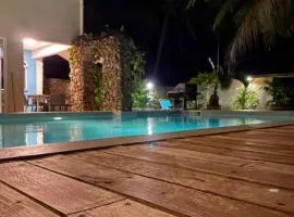 MOOREA - Waterfall Pool Coconut House 1