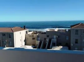 Hermanus Beach Club Penthouse