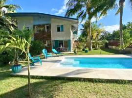 MOOREA - Coconut Pool House 4, hotel i Pihaena