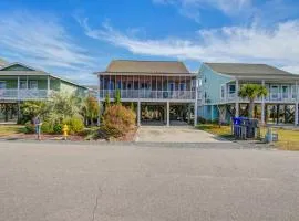 Sunny Family Home Near the Beach with Outdoor Shower, WiFi & Washer/Dryer