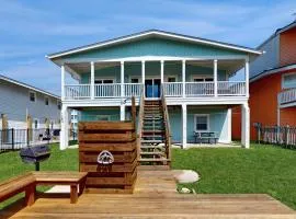 Waterfront home with floating dock on canal, fish station - walk to beach