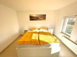 Ferienwohnung Köln Süd 77qm - Ruhige Lage nahe Rhein & Innenstadt