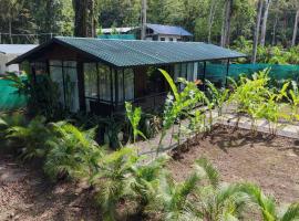 Moani Punta Uva Lodge 5 min Walk to beach, hotel v destinaci Punta Uva