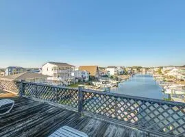 Oceanfront home across the street from the beach with WiFi, AC, W/D, and deck