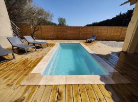 Villa en Provence avec piscine et pétanque, hotel a Rognonas