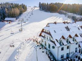 Hotel Kompleks Beskid z basenem i stokiem narciarskim - blisko Babiej Góry, хотел в Спитковице