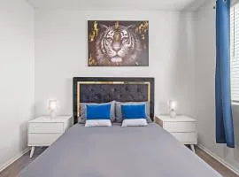 Newly Remodeled 2BR Apt | Mins to Disney | Arcade