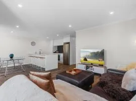 Coastal Chic - Papamoa Holiday Home