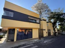 Sobrado 2q no centro de Ourinhos, ar-cond e vaga