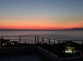 Cold Bay Mansion Luxury Sea View Suites