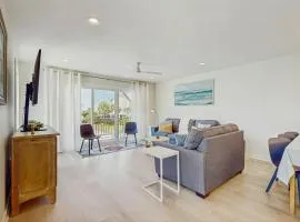 Coastal home with large deck, close to beach and local attractions