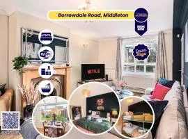 3 Bed Rest Home Middleton M24 Sleeps 8