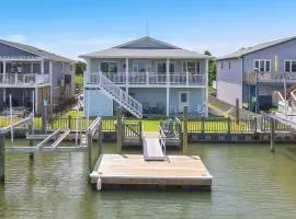 Waterfront Treasure w/Ping-Pong Table, Free WiFi, Central AC, Deck, Private W/D