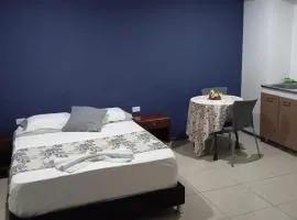 Apartaestudio con cocina dentro centro comercial