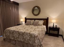 Monaco Condominiums Unit 7 Luxury Pool View Condo 3BR 2BA - Walk to the Beach, Shopping, Tours, hotel en Jacó