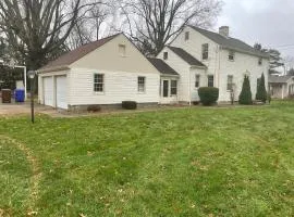 Cozy Apartment w Garage