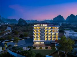 Mountain Search Snow View Hotel (Yangshuo Water Ink Landscape Store), vie&scaron;butis su sūkurinėmis voniomis mieste Yangshuo
