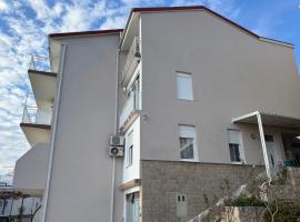 Apartments with parking space Zivogosce - Blato - Makarska - 22253, מלון בפודגורה