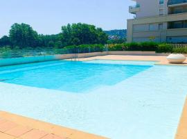 1 bedroom Sea view, swimming pool, beach on foot, parking, resort a Antibes