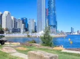 Luxury Harbour Home Steps to Harbour Bridge & CBD