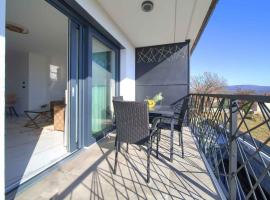 Apartment with Pool in Kornic-Insel Krk 55190, hotel a Kornić