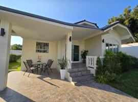 Holiday Home Close to Beach and UTapao Airport, viešbutis mieste Ban Phala