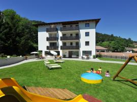 Suvendes Apartments, ξενοδοχείο με πισίνα σε Prato allo Stelvio