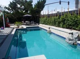 Luxury Pool Oasis- Near Stadium, Tennis and Golf