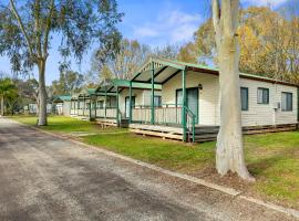 Howlong Caravan Park, hotel i Howlong