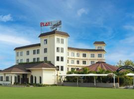 Playotel Premier, Ujjain, hotel em Ujaim