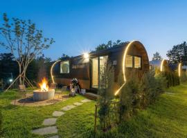 포라카이 카라반, Hotel mit Pools in Samgong