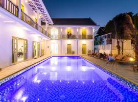 White Elephant Hostel, hotel u gradu Luang Prabang