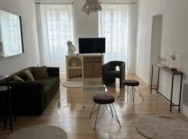 CARPENTRAS appartement 3e étage situé dans le centre historique