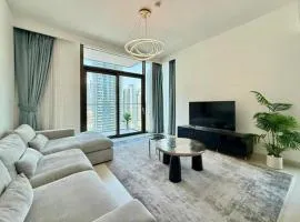 Luxurious and Spacious 2BR Burj Crown Downtown