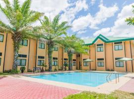 Microtel by Wyndham Cabanatuan, hotelli kohteessa Cabanatuan
