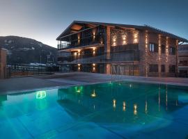 Suitehouse, Premium Apartments, Pools & Spa in Dolomites - by Familiaris, hotel i Valdaora