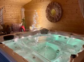Loft romantique avec spa privatif, hotell i Charmes-sur-lʼHerbasse